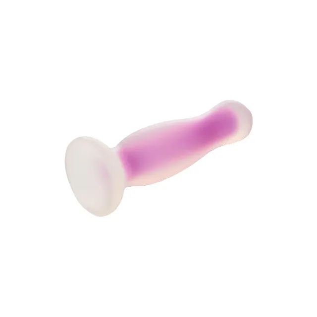Plug anal DREAMTOYS Radiant Glow in the Dark. model cu strălucire în întuneric. lungime 12.5 cm. diametru 3.2 cm. mărime M. mov